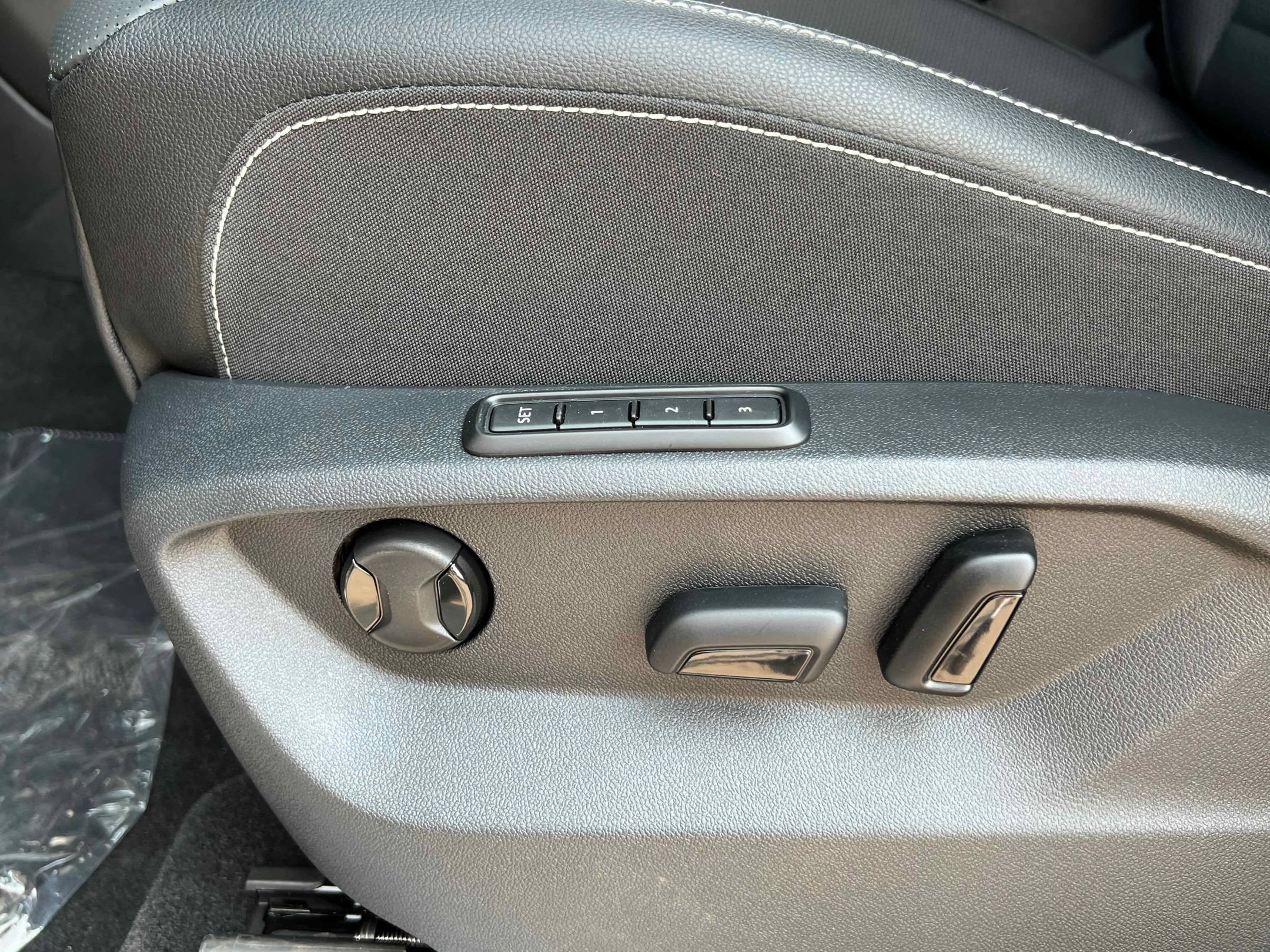 New 2026 Silver Mist Volkswagen 2.0T SEL image 19