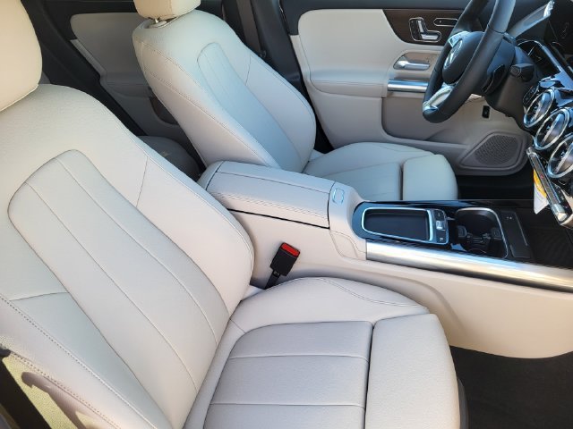 New 2026 Mountain Grey Metallic Mercedes-Benz GLA 250 image 16