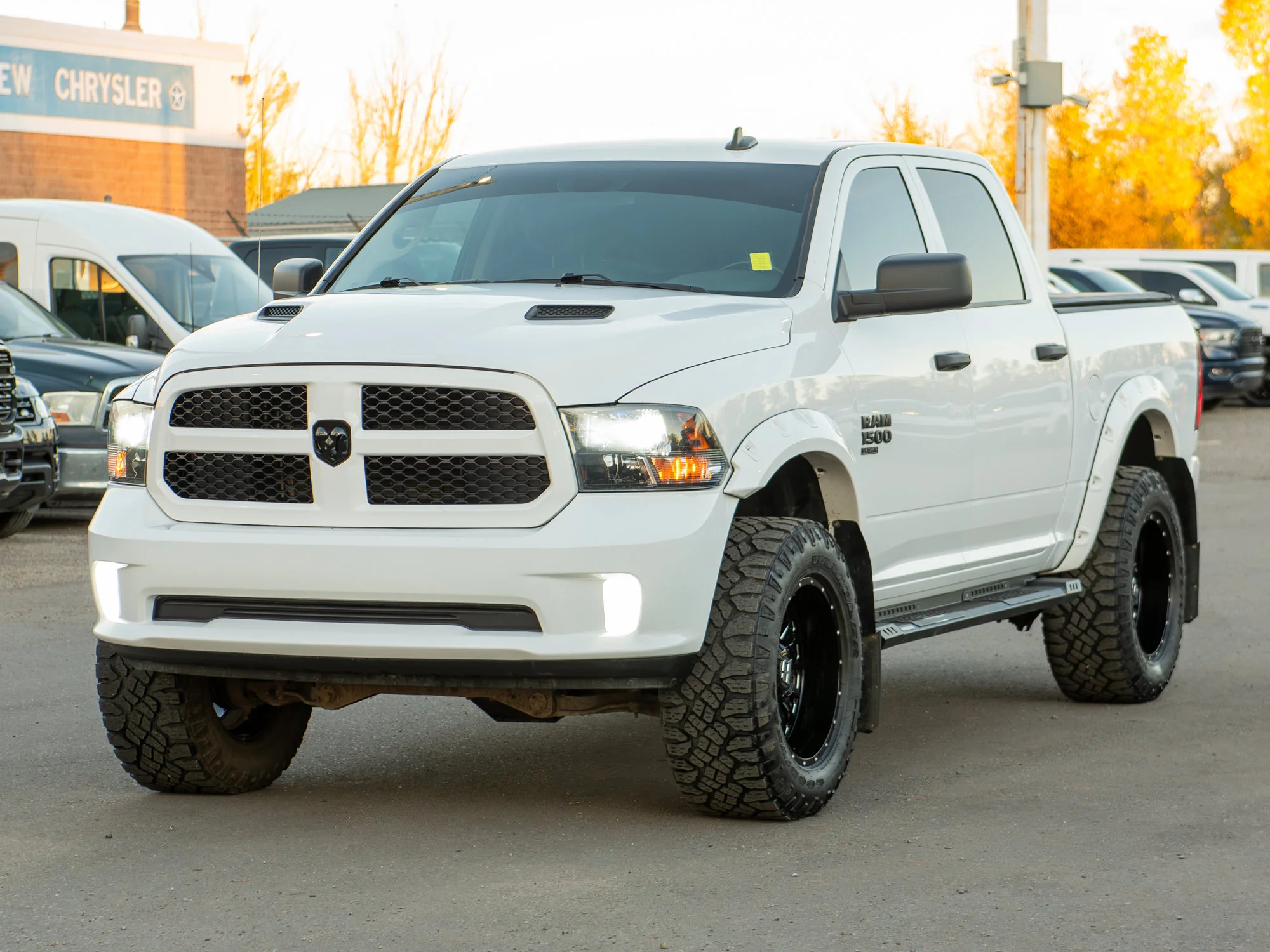 Used 2020 White RAM Black Express* Crew Cab 4x4, 35 Inch Tires, No Accidents, Heated Seats & Wheel image 10