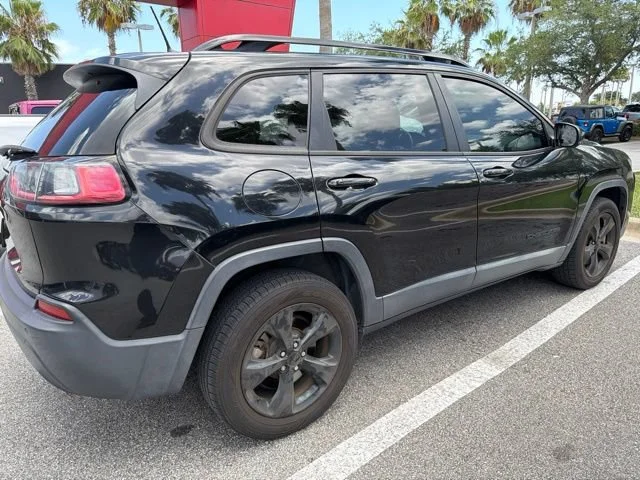 Used 2021 Diamond Black Jeep Altitude image 3