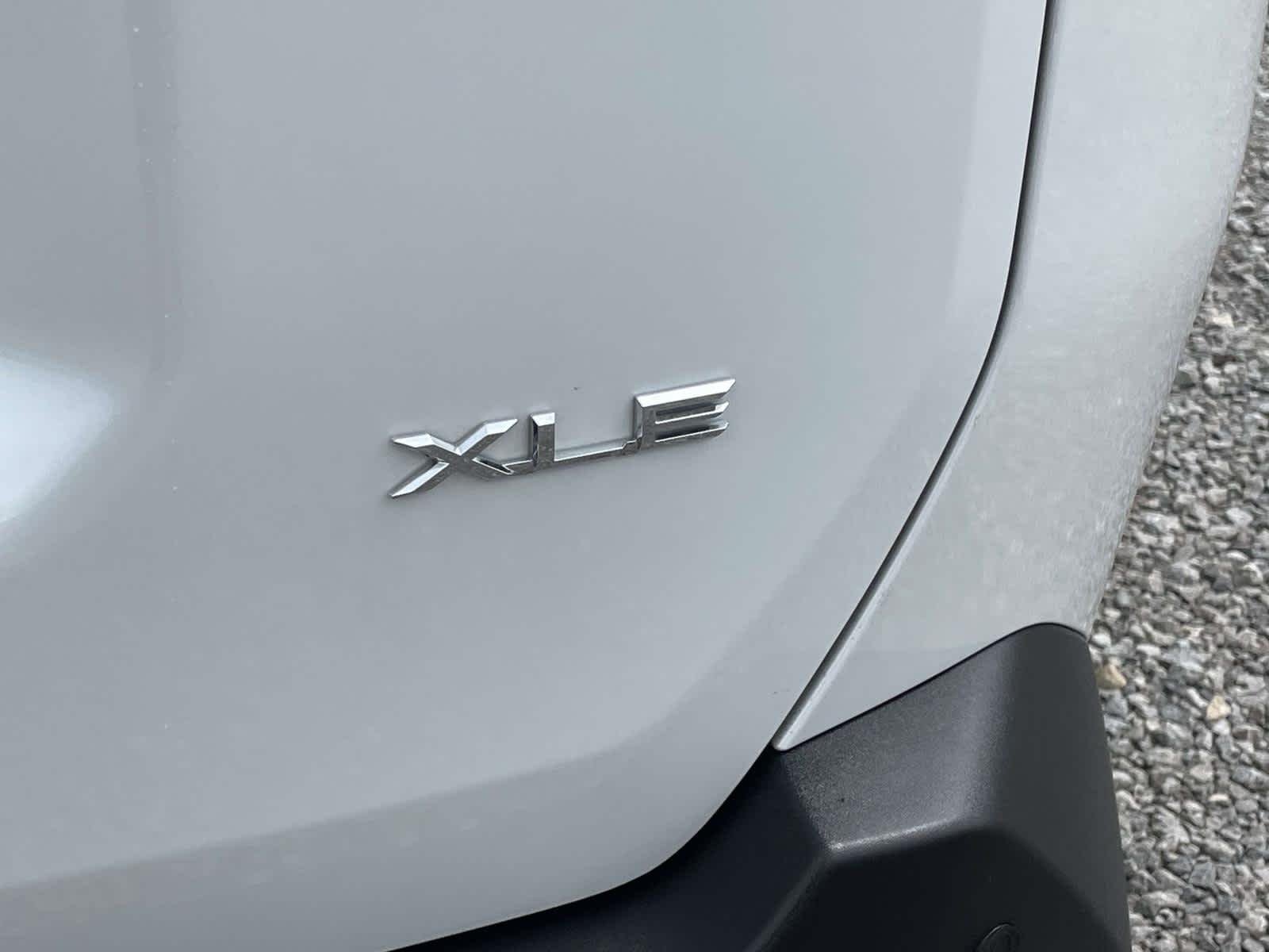 Used 2026 Wind Chill Pearl Toyota XLE Premium image 20