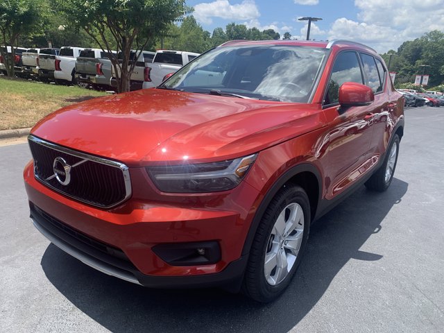 2022 Volvo XC40 Momentum