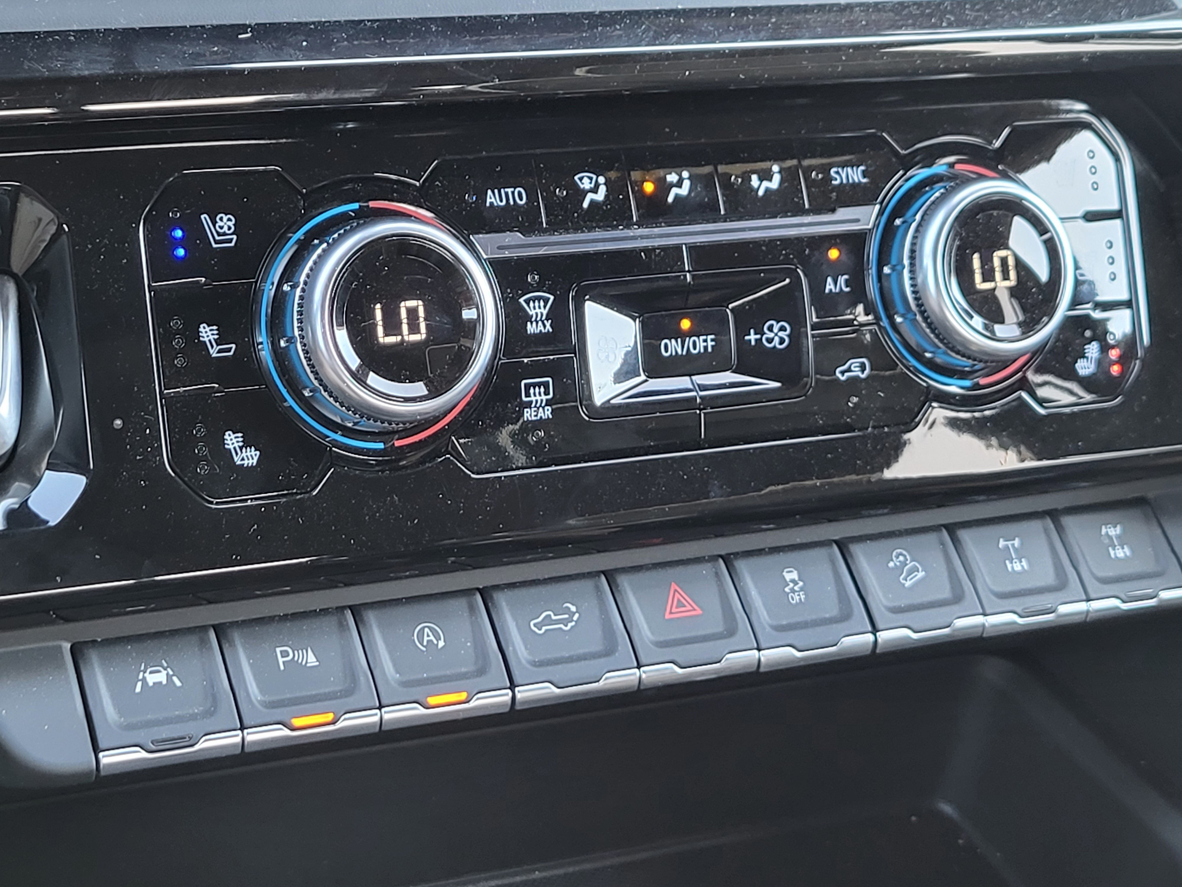 2026 GMC Sierra 1500 AT4X - Photo 17