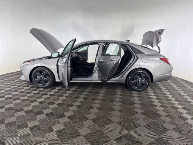 Used 2023 Silver Hyundai SEL image 9