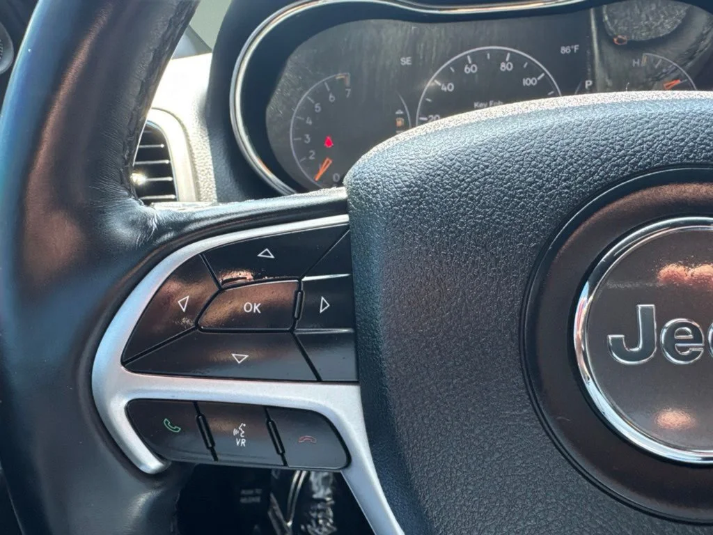 Used 2018 Bright White Clearcoat Jeep Laredo E image 17