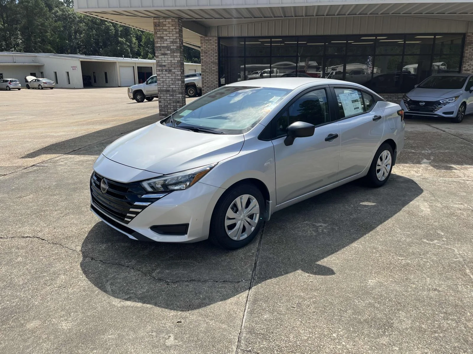 2025 Nissan Versa 1.6 S CVT's photo