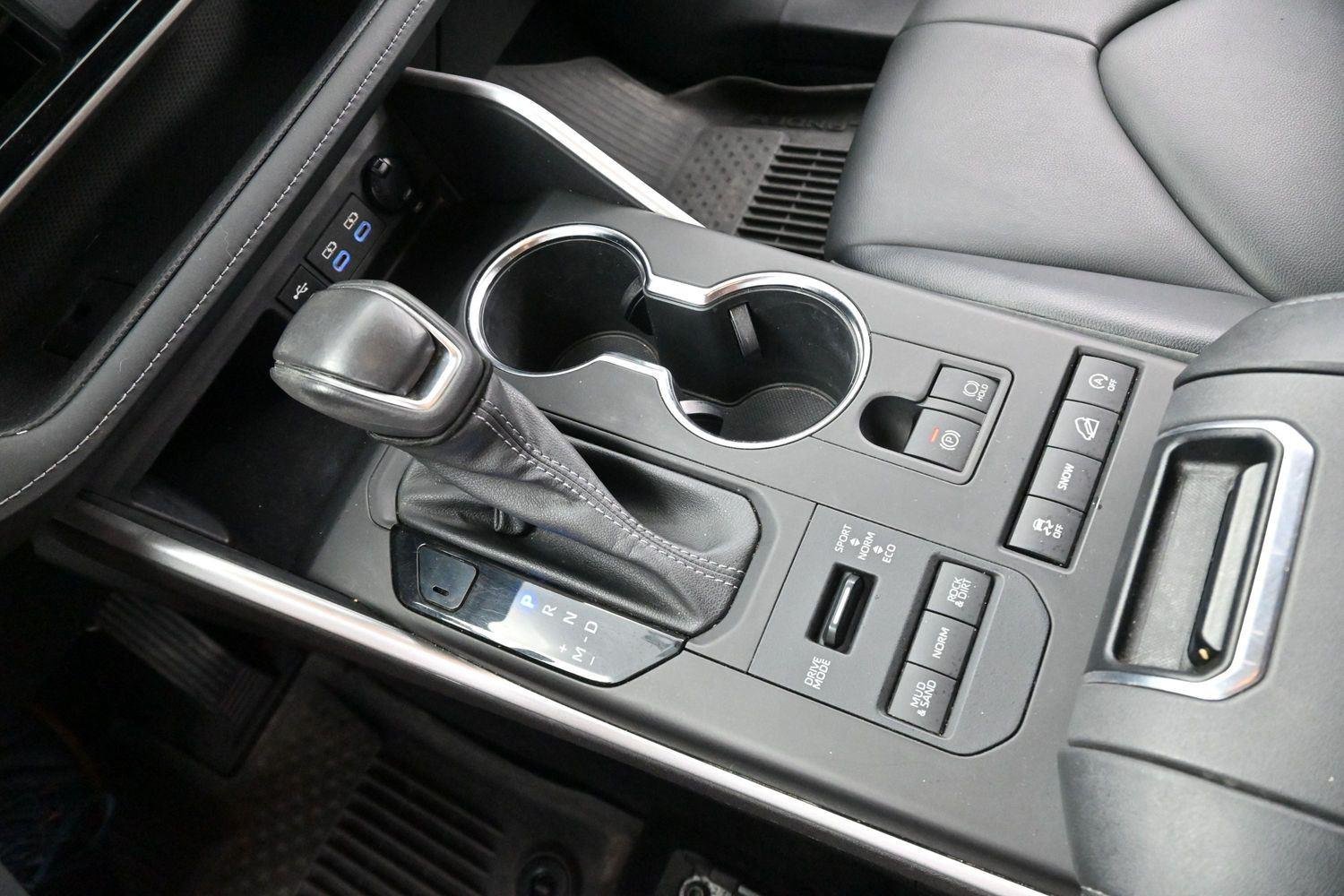 Used 2022 Wind Chill Pearl Toyota XLE image 26