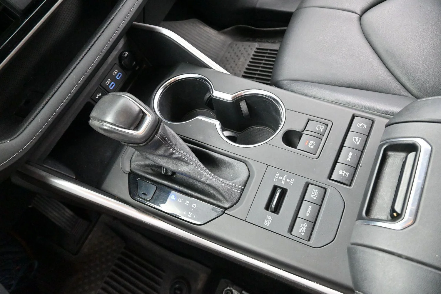 Used 2022 Wind Chill Pearl Toyota XLE image 26