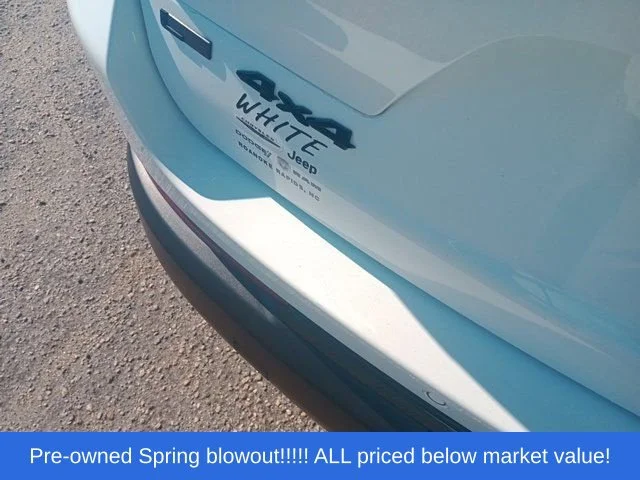 Used 2023 White Jeep Altitude image 14