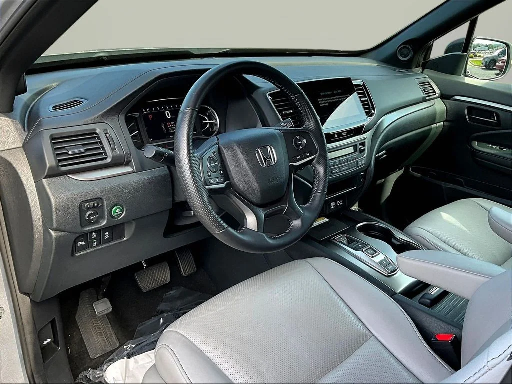 Used 2023 Lunar Silver Metallic Honda EX-L image 21