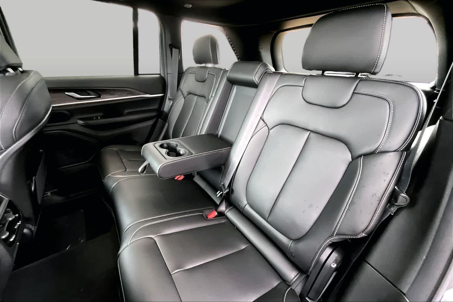 New 2026 Baltic Gray Metallic Clear-Coat Exterior Paint Jeep Limited image 21