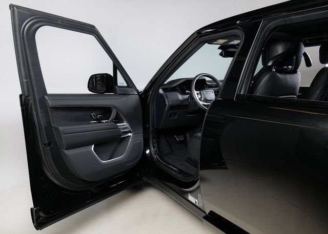 New 2026 Santorini Black Land Rover SE image 24