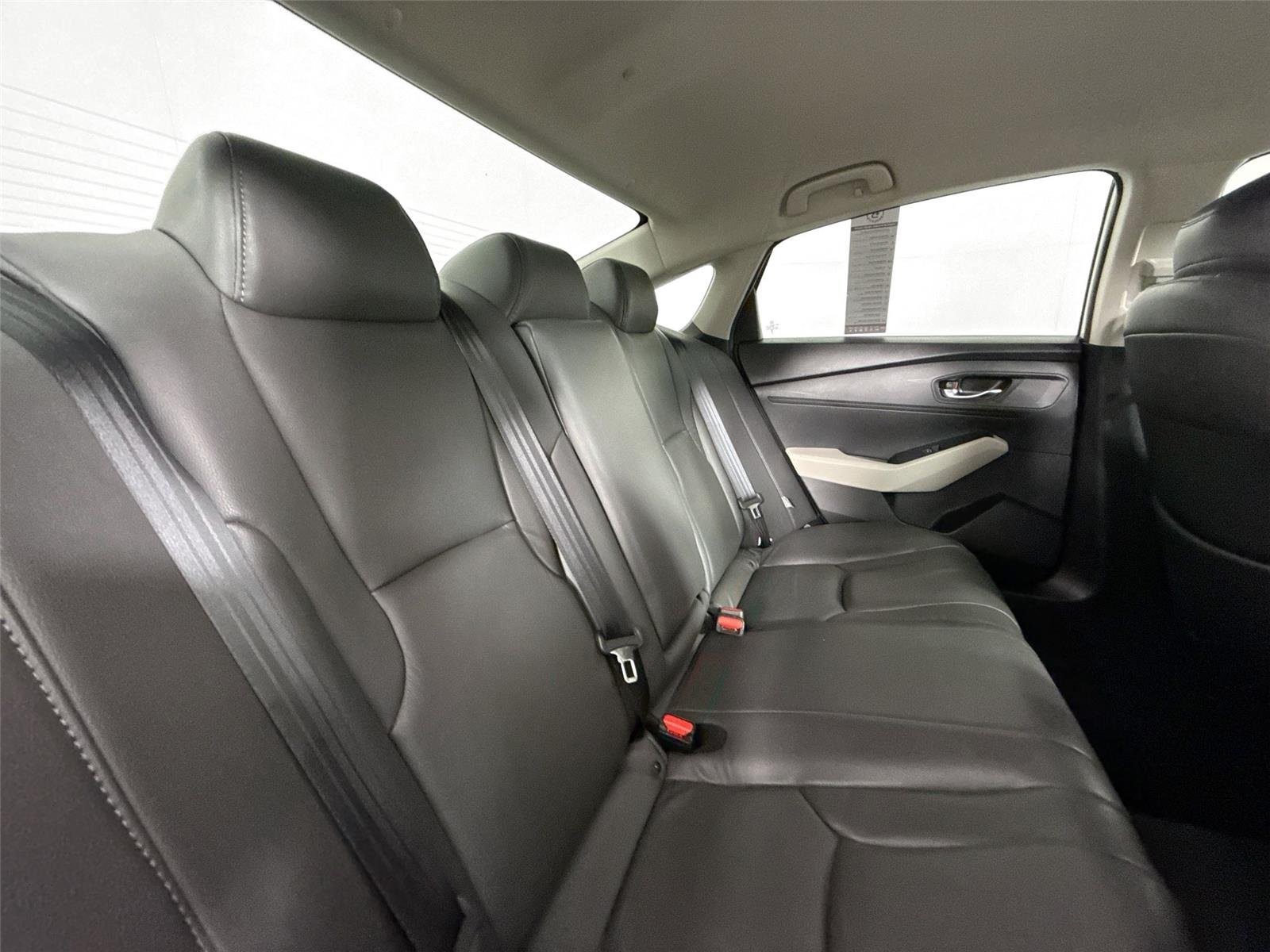 Used 2023 Platinum White Pearl Honda LX image 36