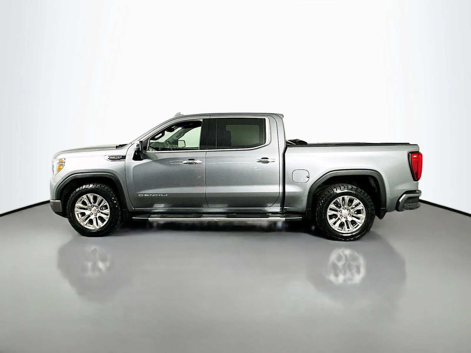 Used 2020 Steel Metallic GMC Denali image 5