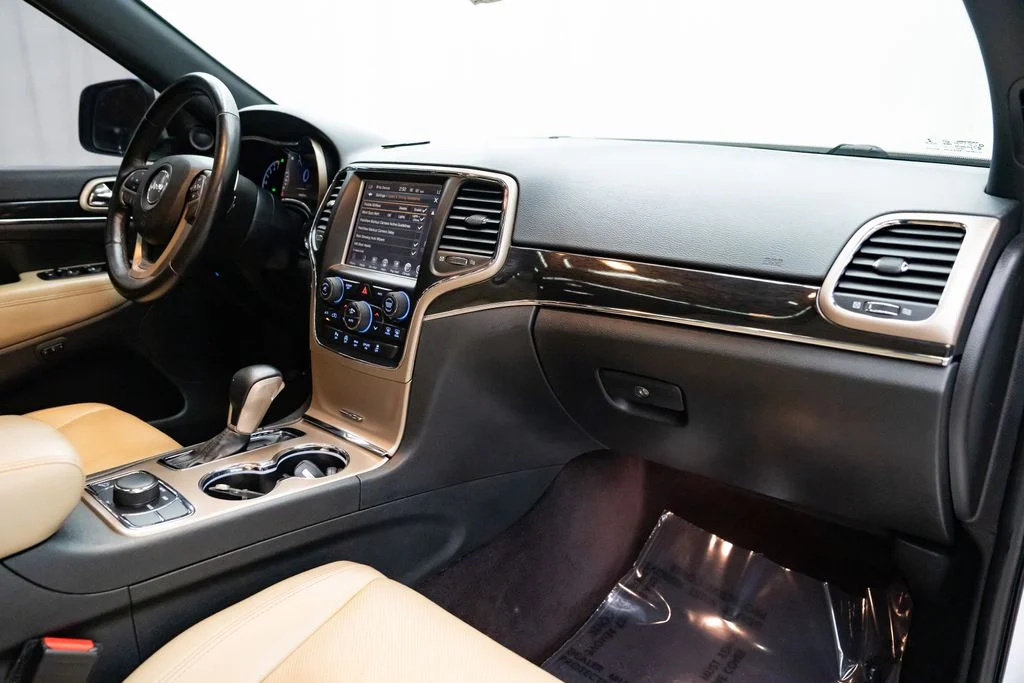 Used 2016 White Jeep Limited image 30