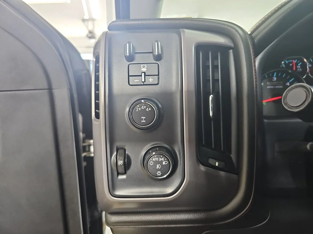 Certified Used 2018 White GMC SLT image 30