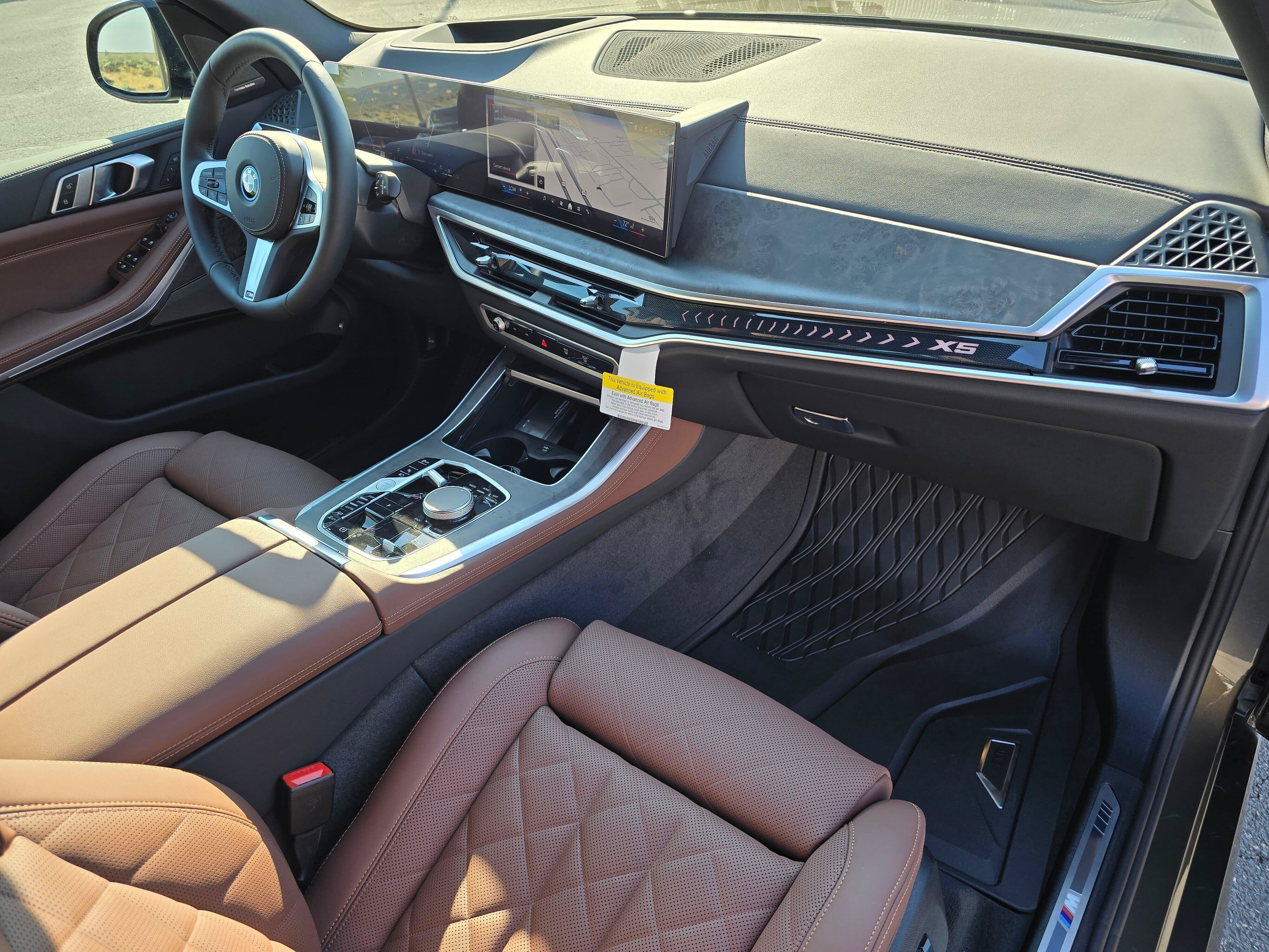 New 2026 Manhattan Green Metallic BMW xDrive50e image 15