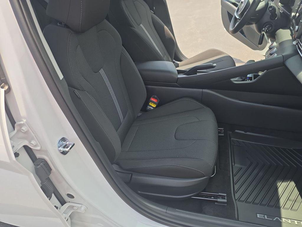 New 2026 White Hyundai SE image 20