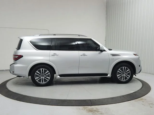 Used 2022 Silver Nissan SL image 8