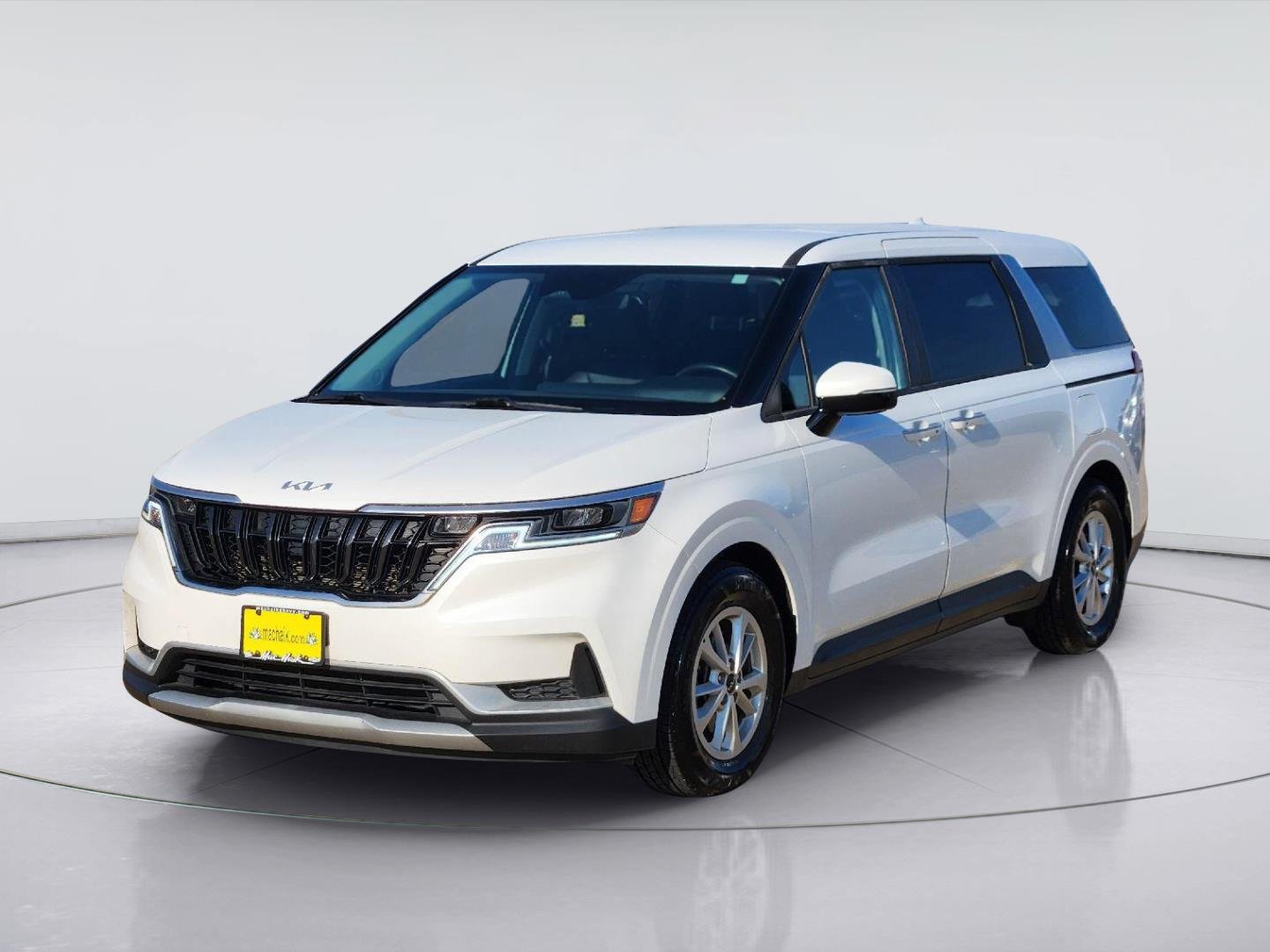 Used 2024 Snow White Pearl Kia LX image 3