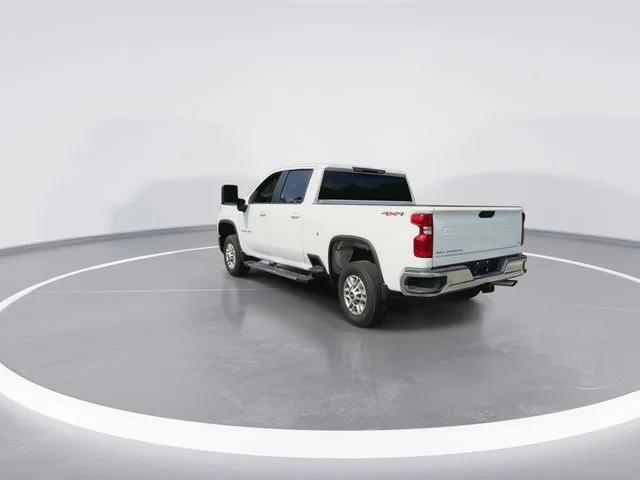 Used 2025 White Chevrolet LT image 8