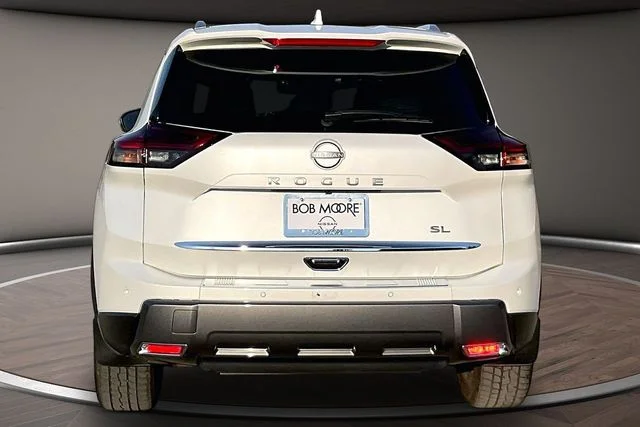 Used 2024 White Nissan SL image 4