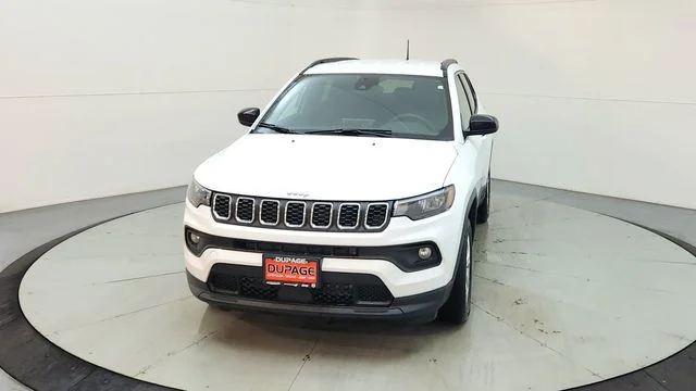 New 2026 Bright White Clear-Coat Exterior Paint Jeep Latitude image 2
