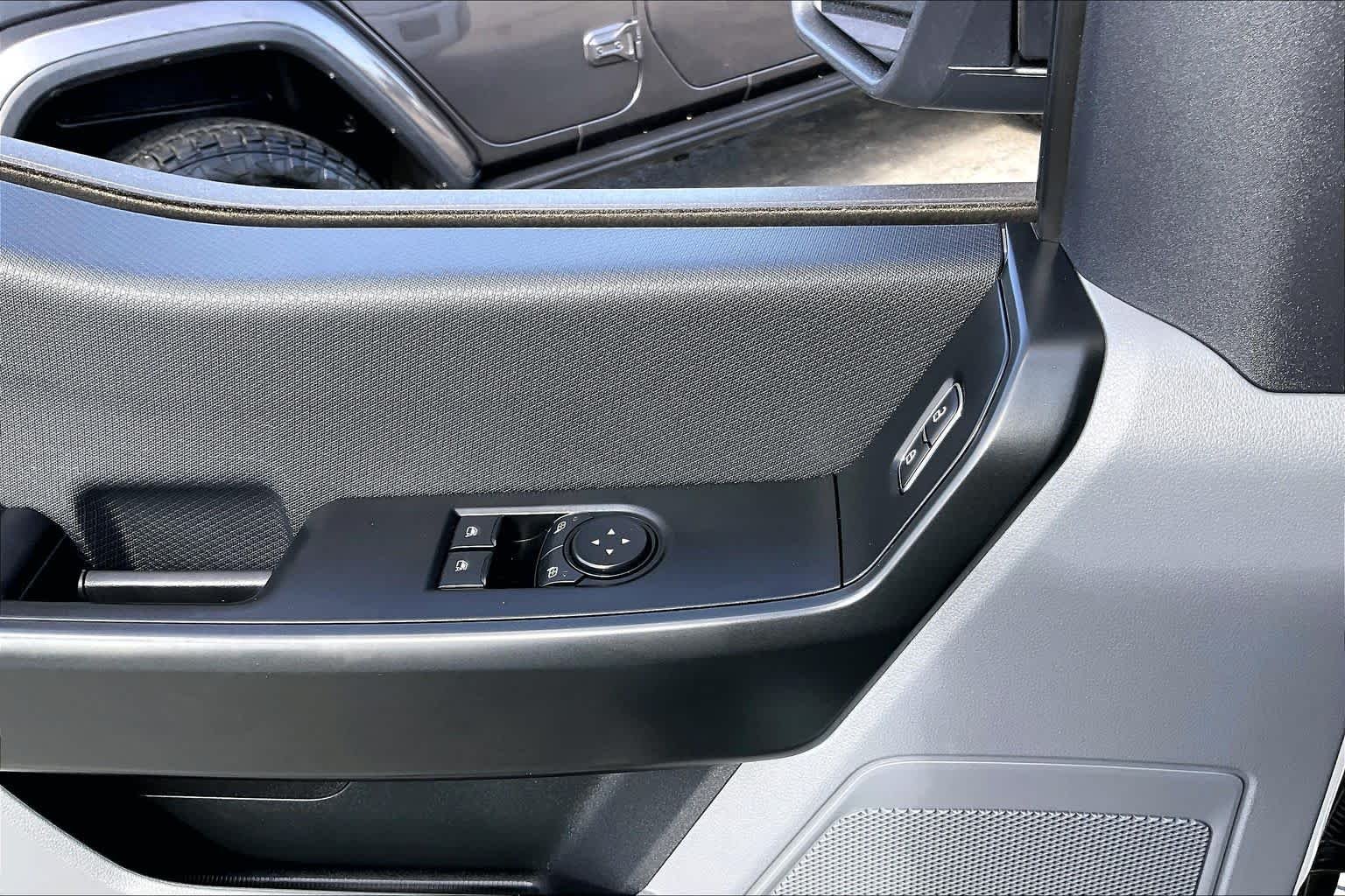 Used 2026 Oxford White Clearcoat Ford XL image 30