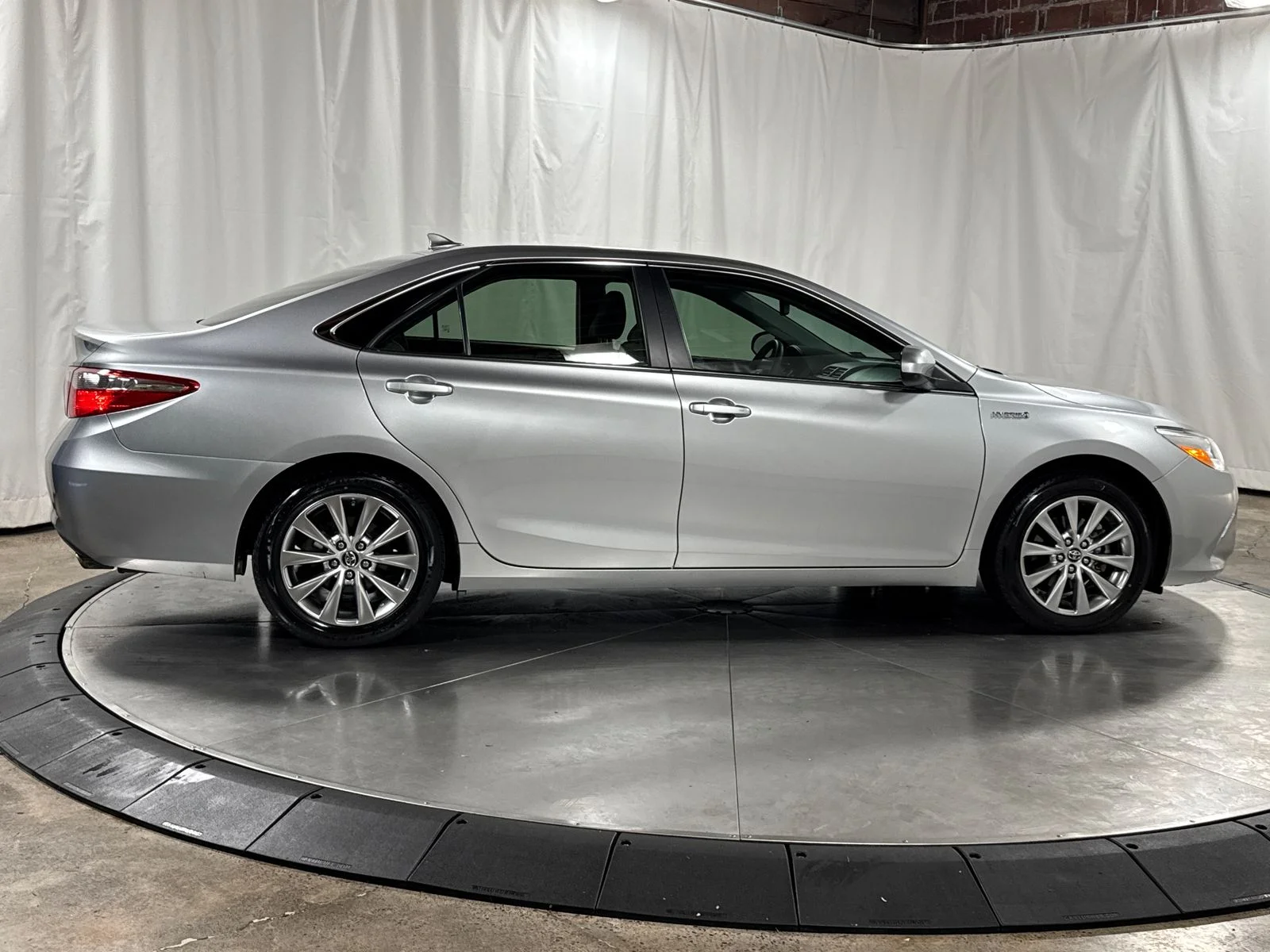 Used 2016 Celestial Silver Metallic Toyota XLE image 13