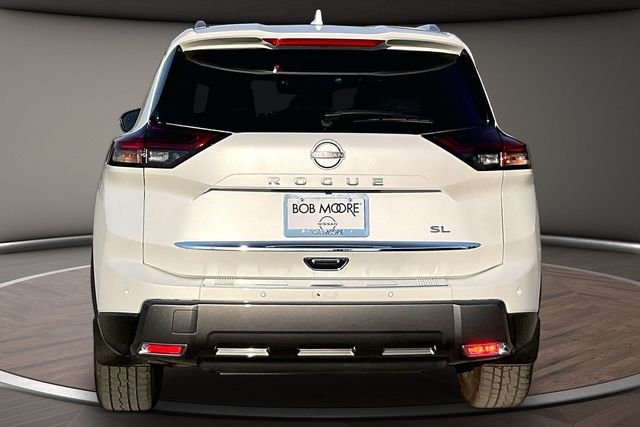 Used 2024 White Nissan SL image 4