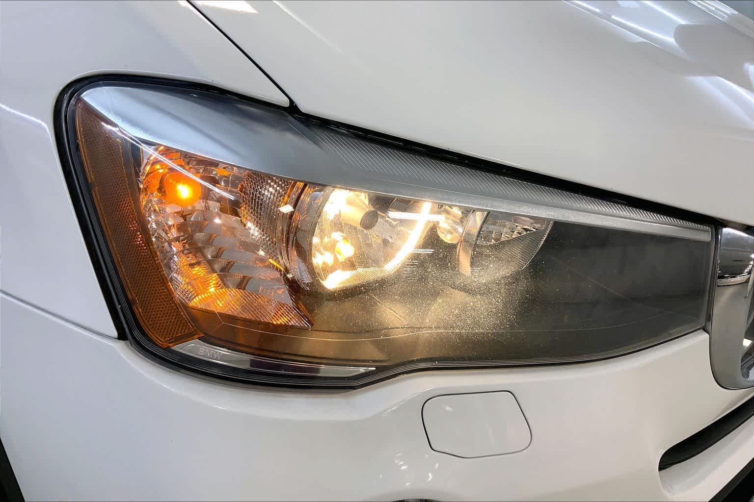Used 2017 Alpine White BMW xDrive28i image 27