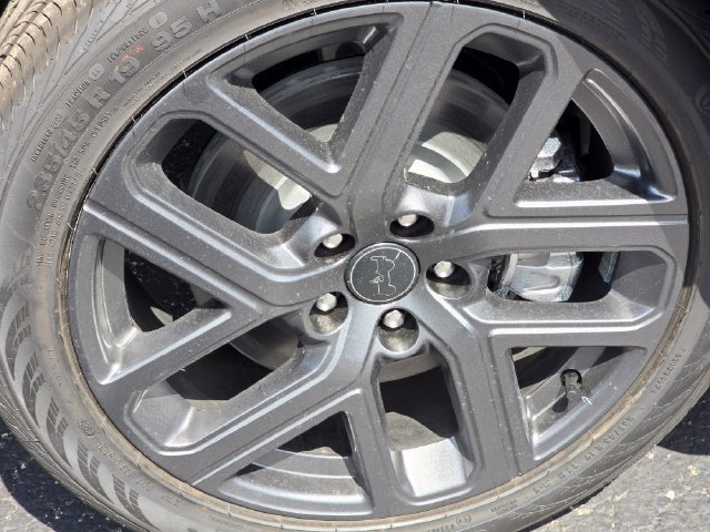 New 2026 Diamond Black Crystal Pearl-Coat Exterior Paint Jeep Limited image 24