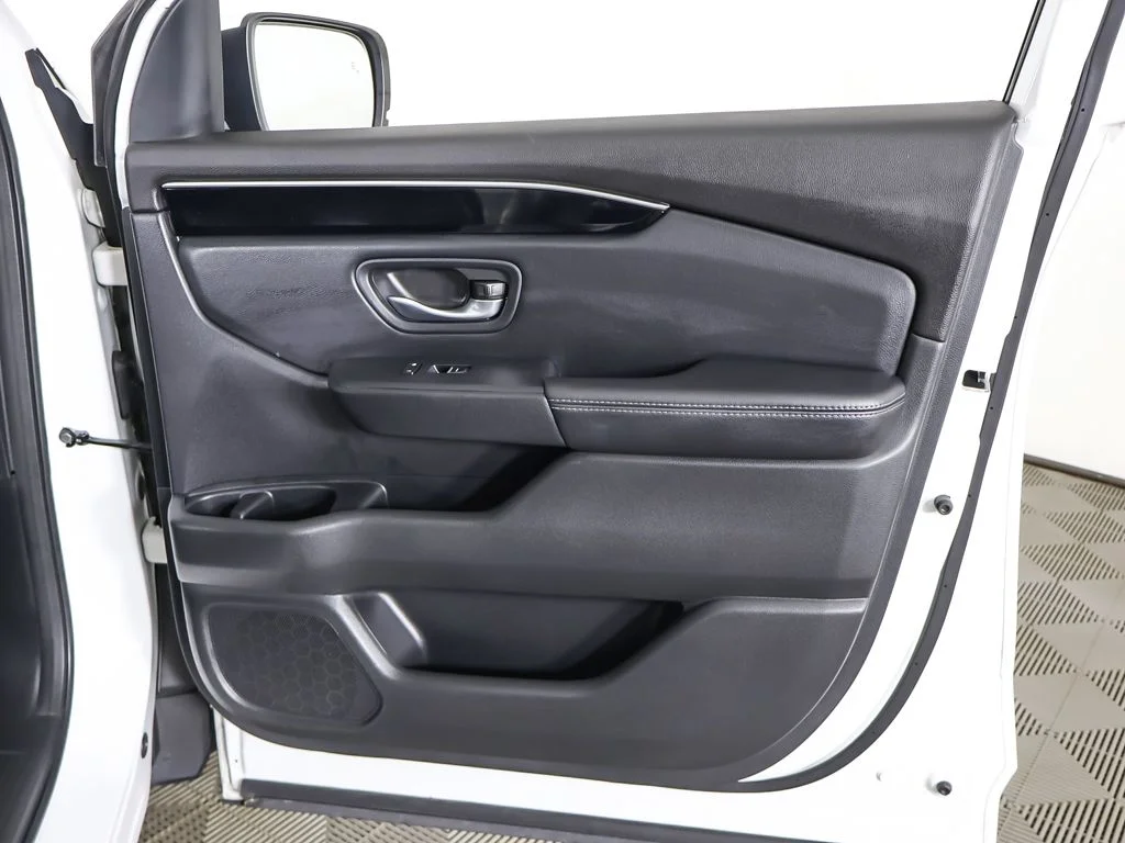 Used 2023 White Honda EX-L image 23