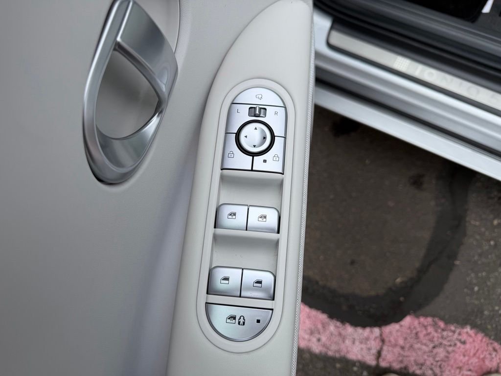 Used 2024 Atlas White Hyundai Limited image 12