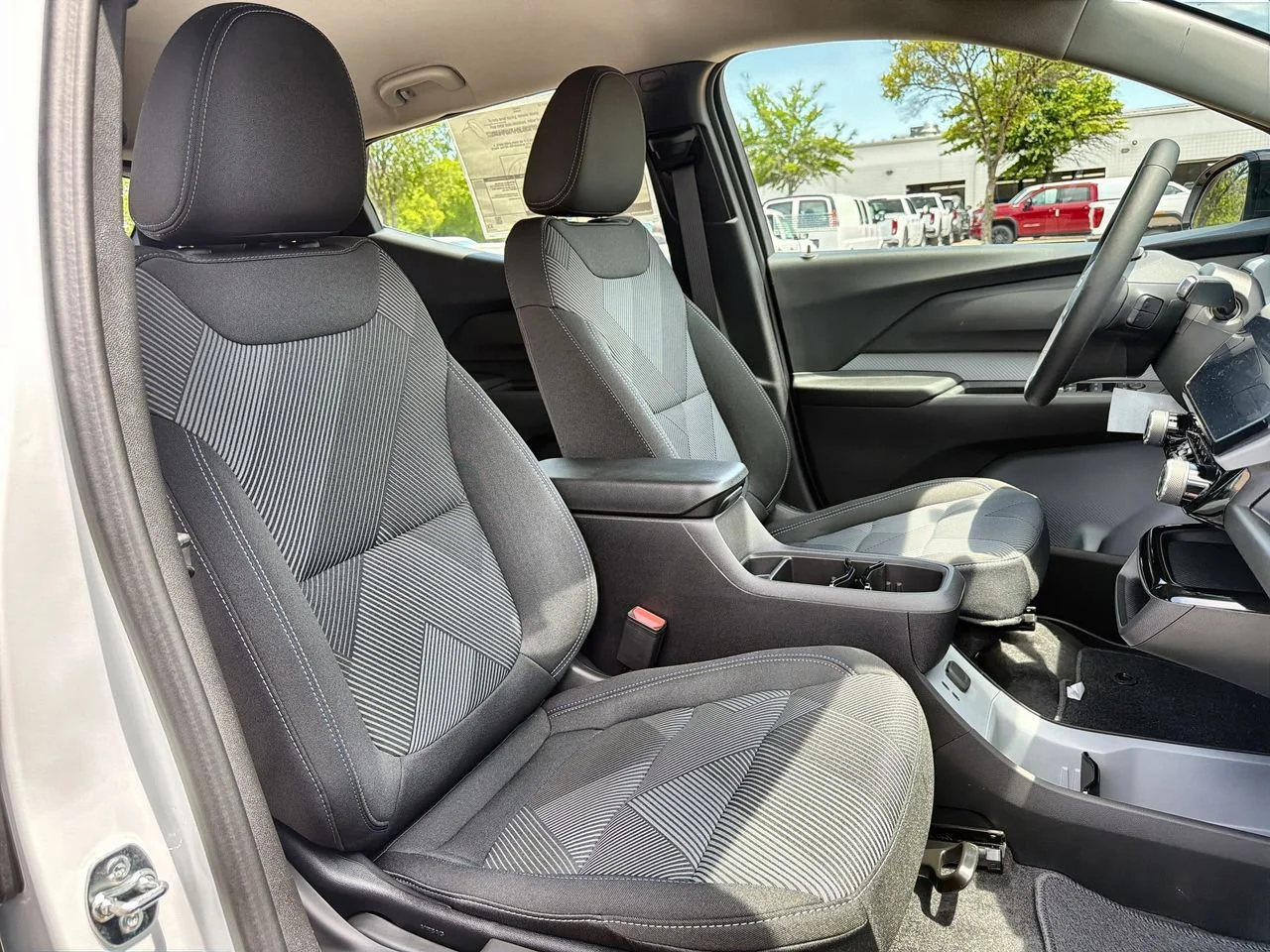 New 2027 Summit White Chevrolet LT image 23
