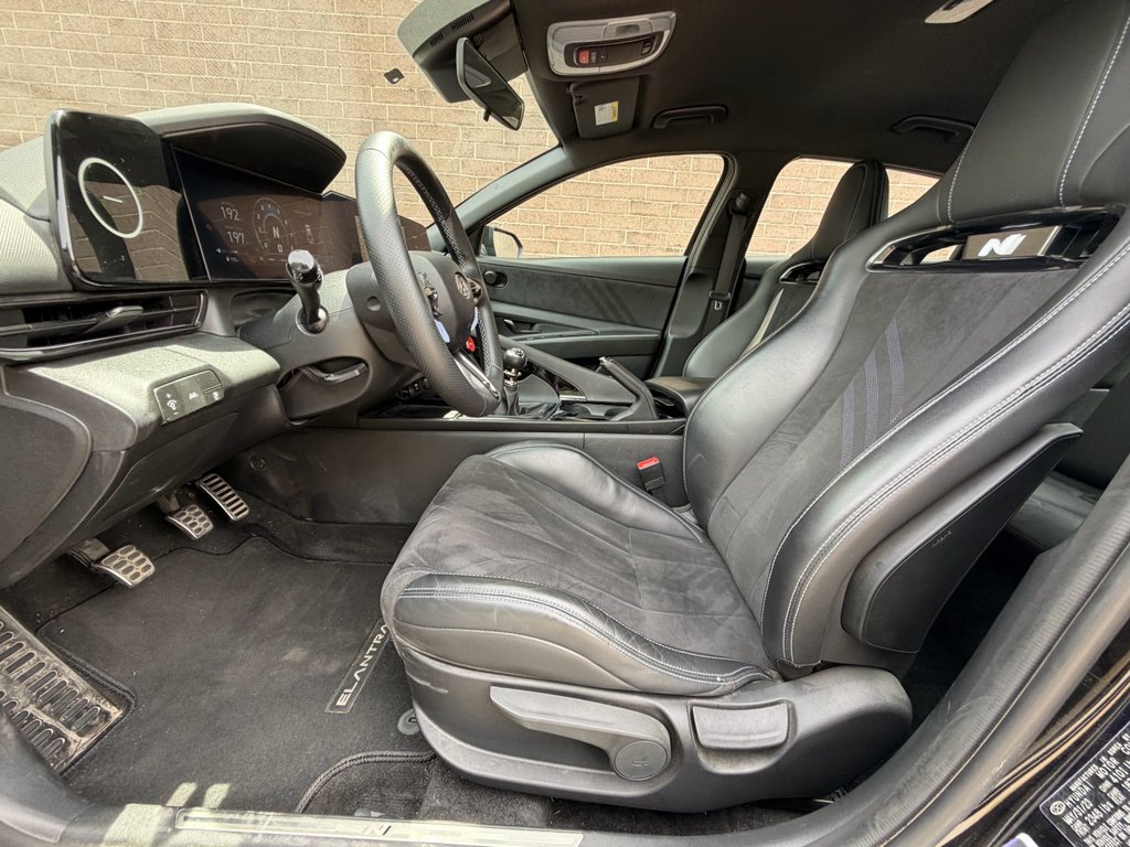 Used 2023 Onyx Black Hyundai Base image 10
