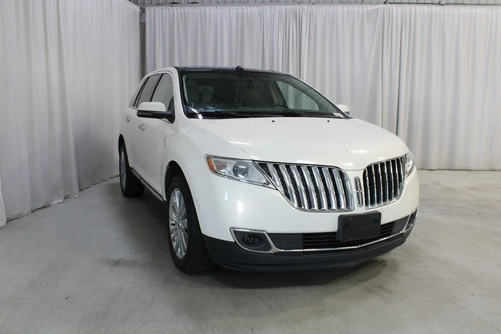 Used 2012 Beige Lincoln Base image 39