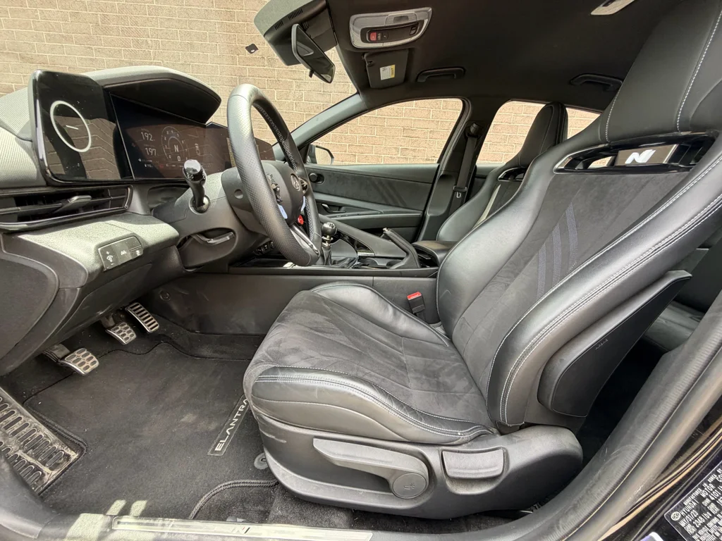 Used 2023 Onyx Black Hyundai Base image 16