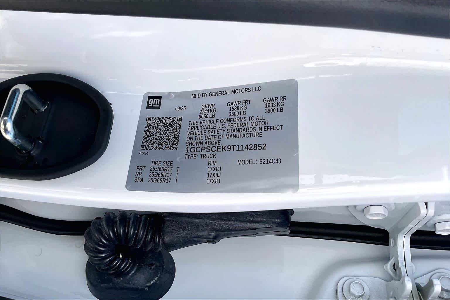 Used 2026 Summit White Chevrolet 2WD LT image 35