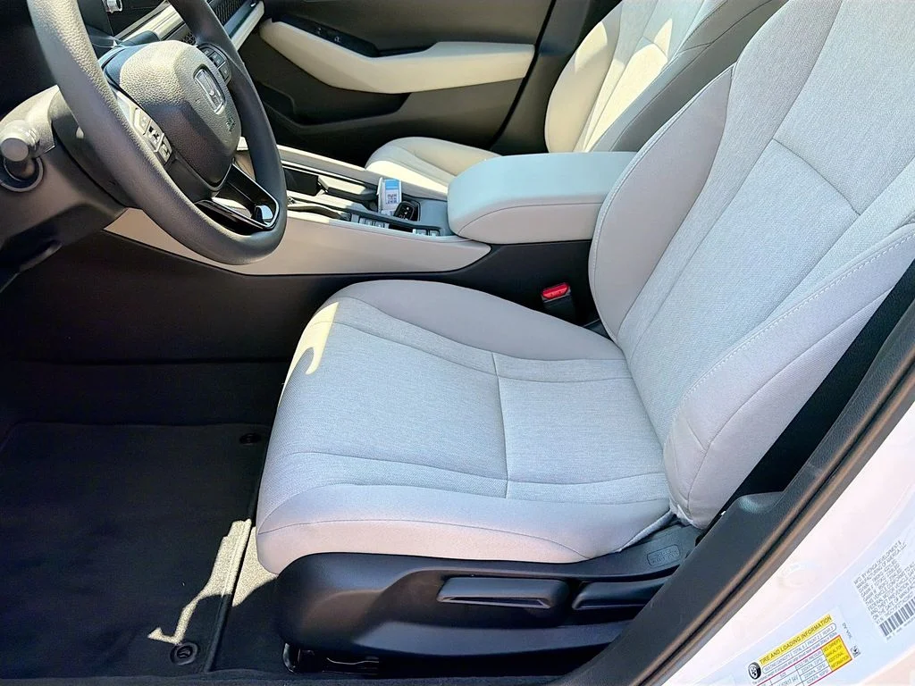 New 2026 Platinum White Pearl Honda LX image 18