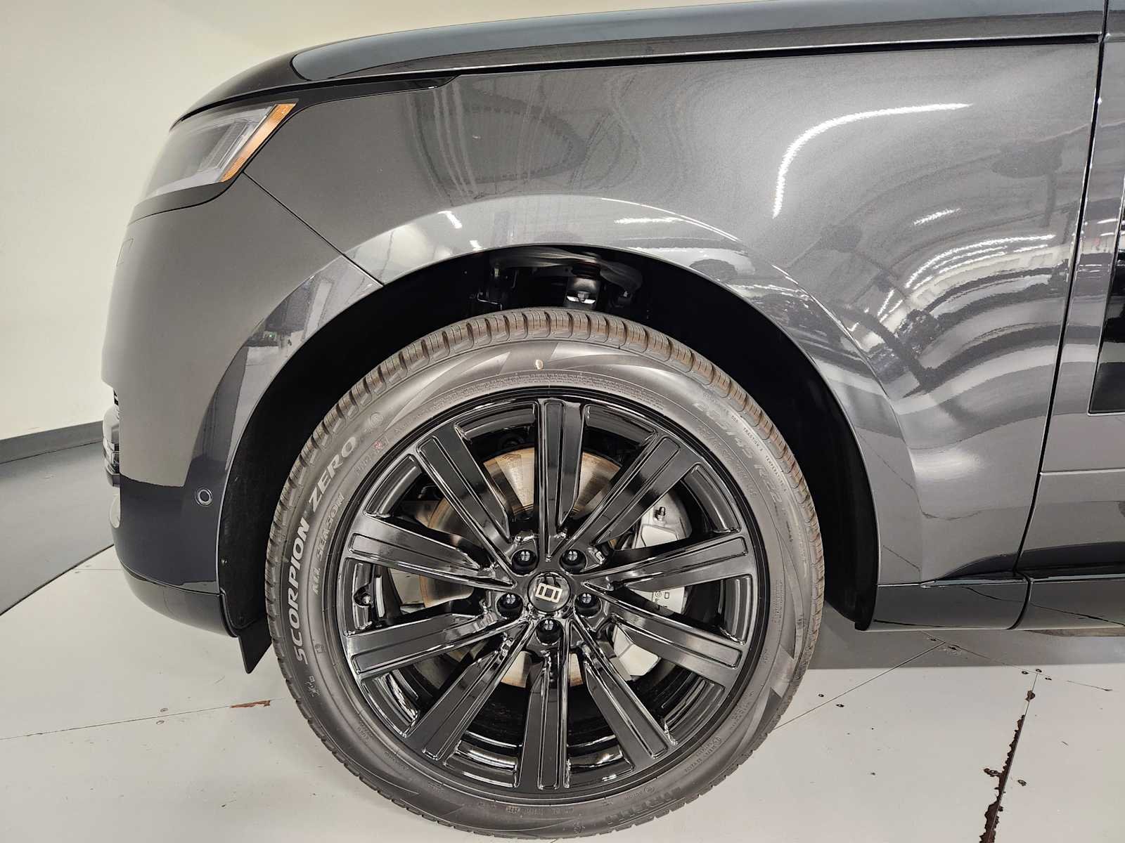 New 2027 Carpathian Grey Premium Metallic Land Rover SE image 11