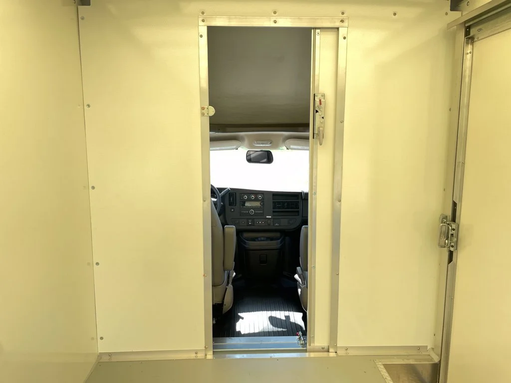New 2025 Summit White GMC 1WT image 29