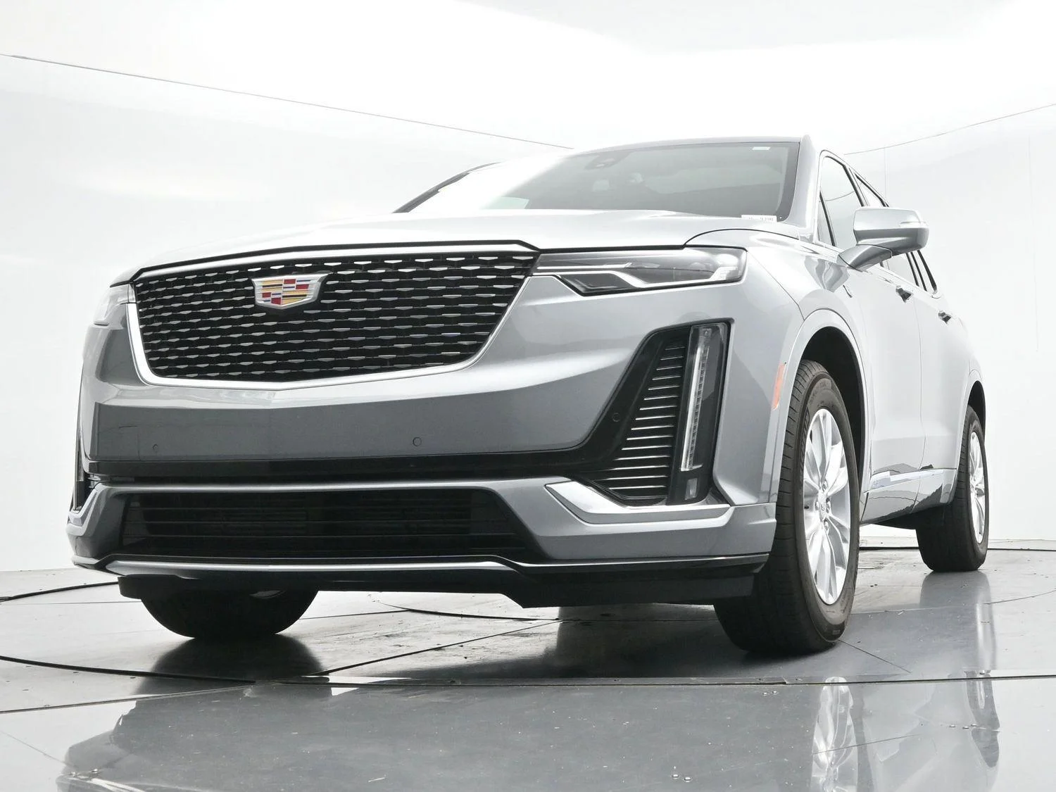 Used 2025 Argent Silver Metallic Cadillac Luxury image 43