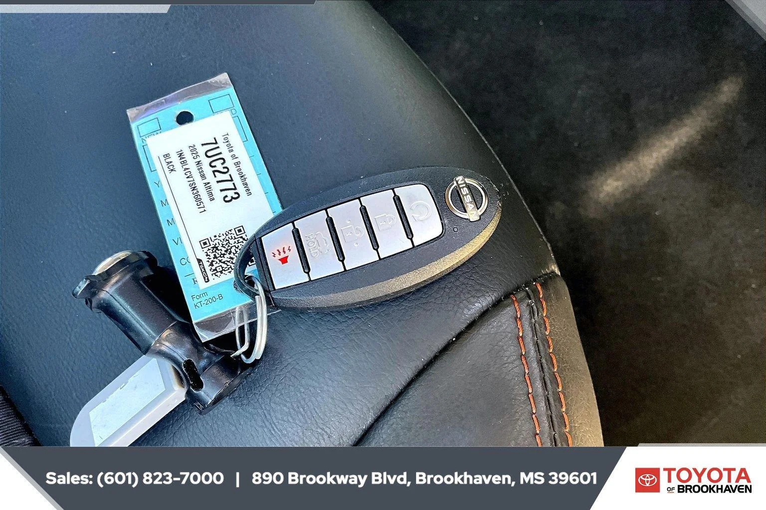 Used 2025 Super Black Nissan SR image 9