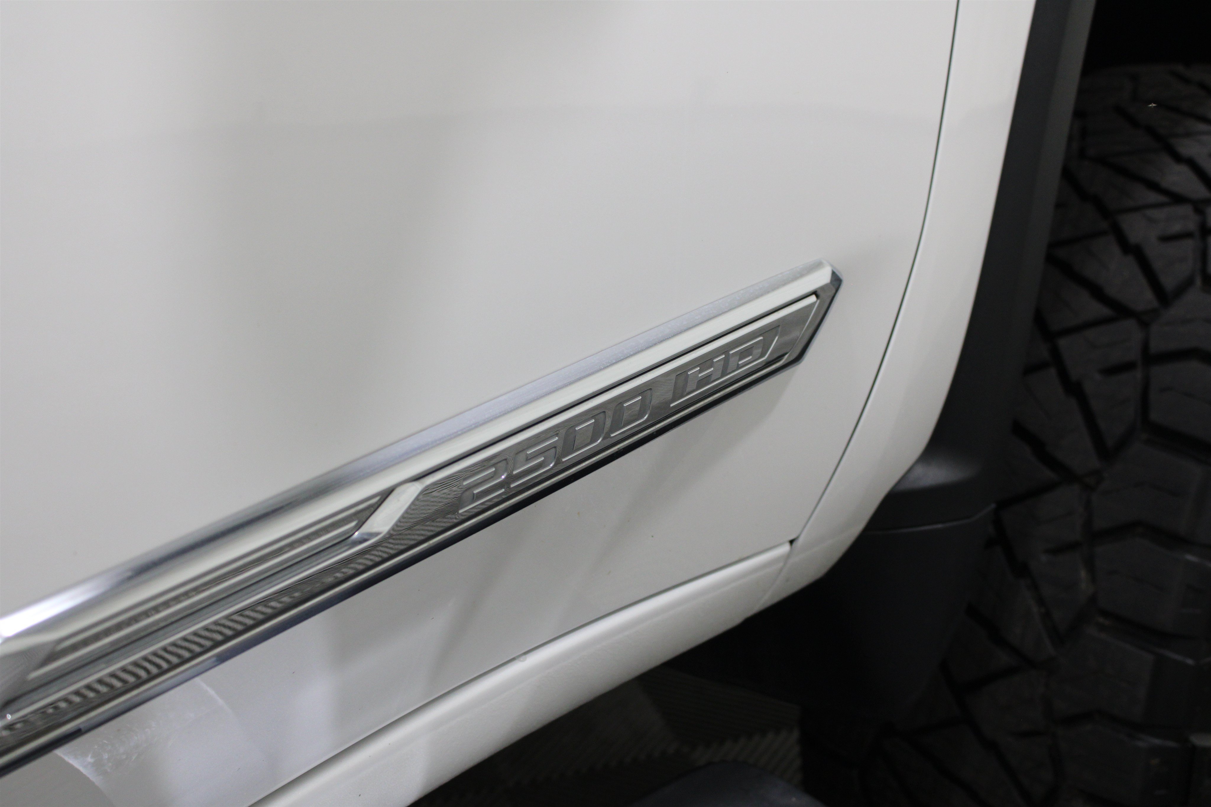 Used 2024 Iridescent Pearl Tricoat Chevrolet High Country image 33