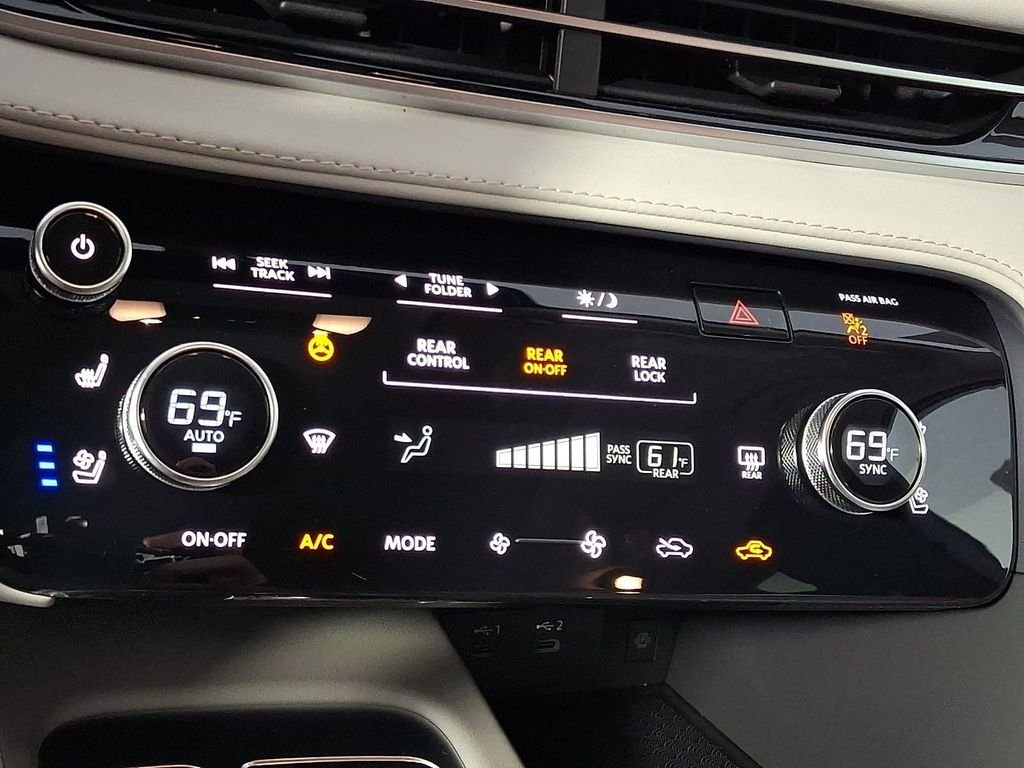 New 2027 GRAPHITE SHADOW INFINITI Luxe AWD image 16