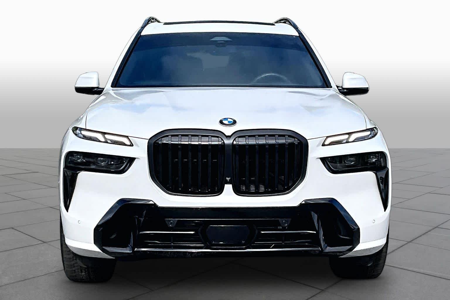 Certified Used 2025 Mineral White Metallic BMW xDrive40i image 4