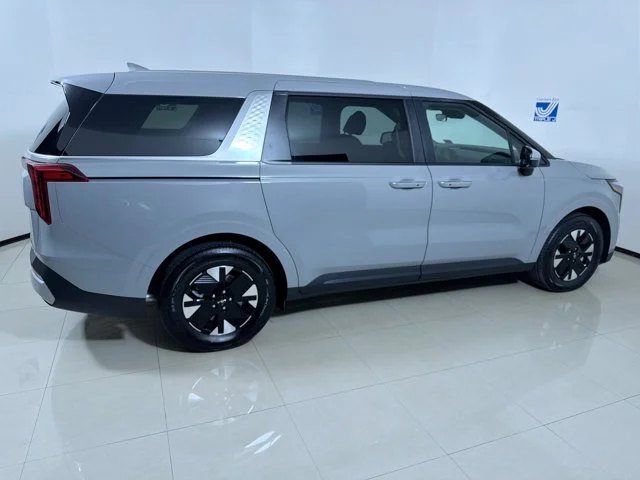 New 2027 CERAMIC SILVER Kia LXS image 8