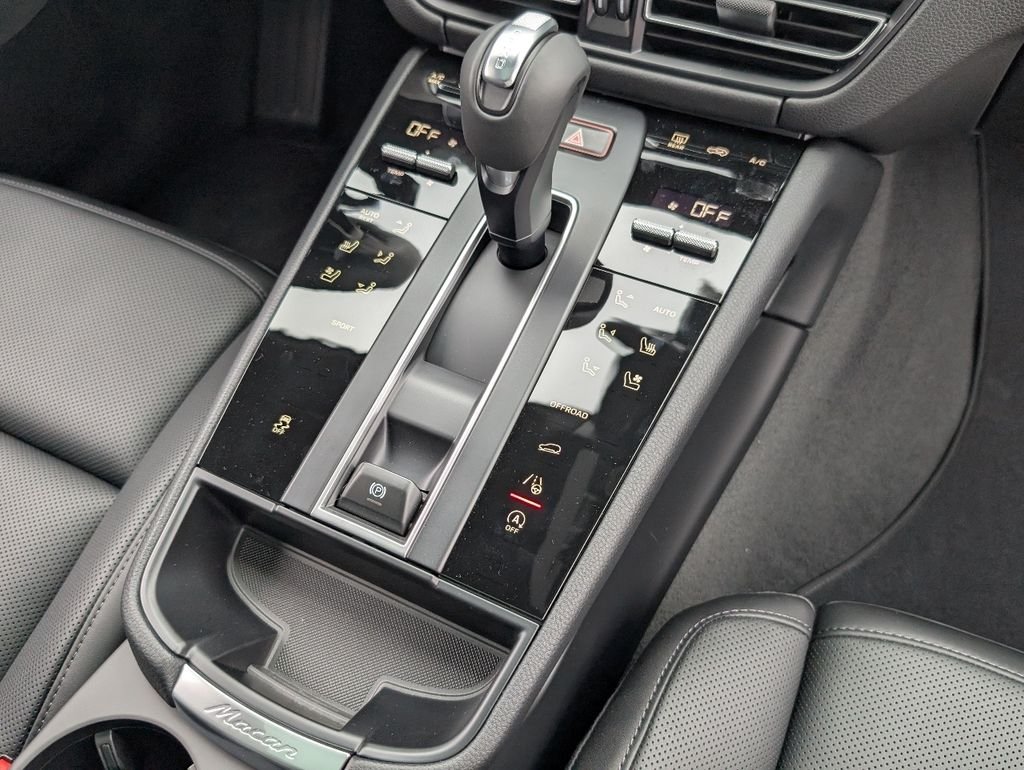 2026 Porsche Macan T - Photo 15