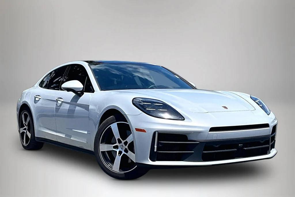2025 Porsche Panamera 4's photo